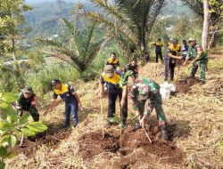 TNI, PDAM dan Limata Tanam 265 Pohon di Bukit Cucut Desa Gambuhan
