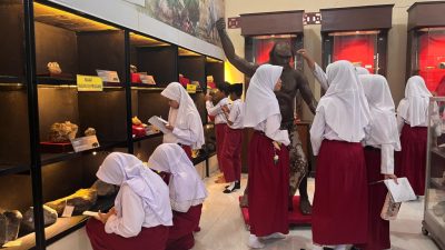 Siswa SD Islam Al Husna Kunjungi Museum Purbakala Bumiayu, Belajar Sejarah Jadi Lebih Menyenangkan
