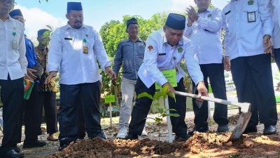 Peringati Hari Bumi, Kemenag Batang Tanam 1.000 Pohon Matoa