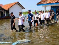 Ahmad Luthfi Tinjau Kondisi Warga dan Salurkan Bantuan bagi Korban Rob di Pemalang