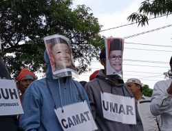 Warga Balaradin Demo Dispermades, Minta LPj Kades Tahun 2020-2024