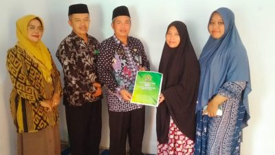 Kepala Kemenag Tegal Berikan Santunan ke Keluarga Jemaah Haji yang Wafat di Madinah