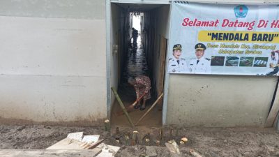 20 Unit Huntara di Mendala Brebes Terdampak Banjir, Warga Gotong Royong Bersihkan Sisa Lumpur