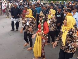 Beragam Kesenian Rakyat Meriahkan Parade Budaya