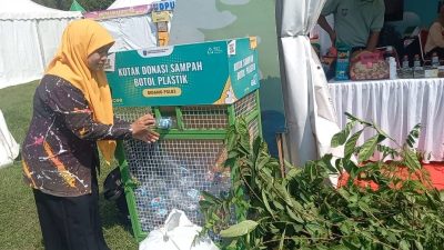 Donasi Sampah Botol Plastik, Warga Dapat Ganti Tanaman dari DLH