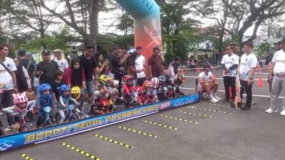 Ratusan Rider Cilik Adu Kecepatan di Ajang  Bupati Tegal Pushbike Race 2025