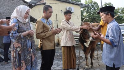 Polres Tegal Bagi 600 Kantong Daging Kurban