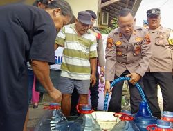 Warga Panggung Kota Tegal, Digelontor 10.000 Liter Air Bersih