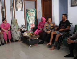 Gelar Bakti Kesehatan, Kapolres Tegal Kunjungi Pegawai yang Sakit Menahun
