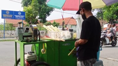 PRM Martoloyo Salurkan Dana ZIS untuk Bantu Dhuafa Lewat Lapak Gratis