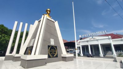 Monumen Yos Sudarso : Nyali Laut Aru Abadi di Kota Bahari