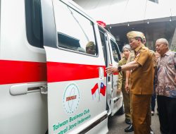 Dukung Layanan Kesehatan Desa, Pebisnis Taiwan Hibahkan Dua Mobil Speling untuk 3,9 Juta Warga Jateng