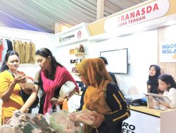 Sepatu dan Kaos Ekspor Murah di Stan Disperindag