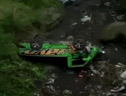 Mobil Bak Terjun ke Jurang di Jalur Sirampog-Bumijawa, Diduga Rem Blong