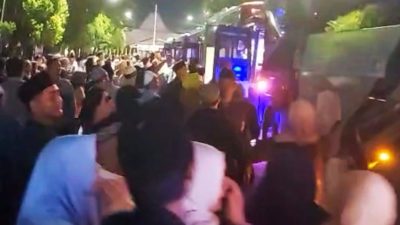 Kedatangan Jemaah Haji Asal Kota Tegal Disambut Haru Keluarga