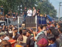 Tolak Aturan ODOL, Ratusan Supir Truk Blokade Jalur Pantura