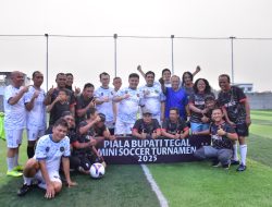 Dinkes Juara 1 Turnamen Mini Soccer Piala Bupati Tegal 2025, Bupati Cetak Gol Saat Pertandingan Eksebisi
