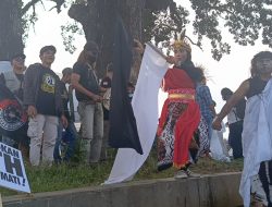Ratusan Seniman Gelar Aksi di RTH Bumiayu, Kritik Pencoretan Anggaran Pembangunan Ruang Terbuka