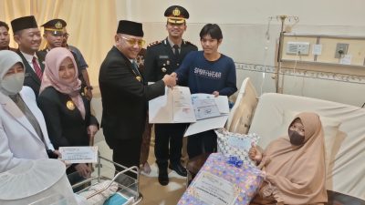 Dua Bayi Dapat Kado Istimewa dari Wali Kota Tegal dan Kapolres