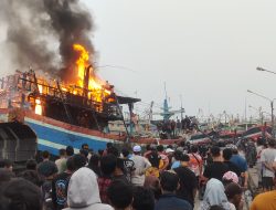 Korban Kebakaran Kapal di Pelabuhan Jongor Meninggal