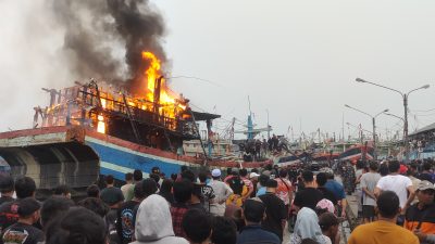 Korban Kebakaran Kapal di Pelabuhan Jongor Meninggal