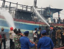 Kapal Timbul Barokah Terbakar Saat Perawatan di Pelabuhan Jongor Tegal
