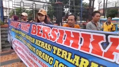Ratusan Warga Demo di DPRD Tuntut Brebes Zero Peredaran Obat Daftar G