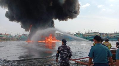 Pelindo Cabang Tegal Gerak Cepat Cegah Meluasnya Kebakaran Kapal
