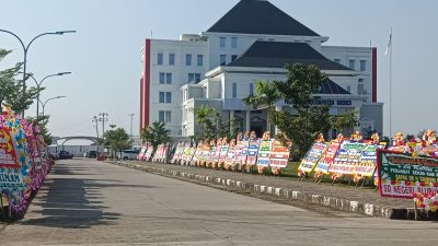 KPT Brebes Dikepung Ratusan Karangan Bunga Ucapan Pelantikan Pj Sekda