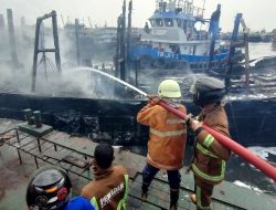 Kebakaran Kapal di Pelabuhan Pelindo Tegal Berhasil Dipadamkan