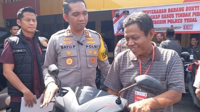 Warso Menagis Haru, Sepeda Motor yang Hilang Empat Bulan Bisa Kembali ke Tangannya Lagi