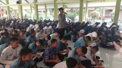 Cegah Kenakalan Remaja, Polisi Edukasi Hukum dan Sosial Pada Siswa Baru SMAN 1 Brebes