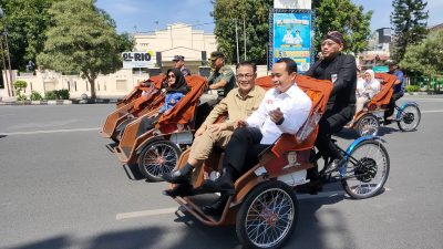 Presiden Prabowo Berikan 25 Becak Listrik di Kota Tegal