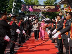 AKBP Lilik Ardhiansyah Jabat Kapolres Brebes, Disambut Tradisi Pedang 