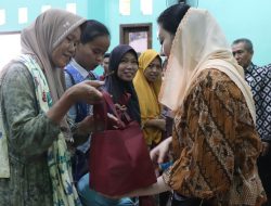 Bupati Paramitha Menyalurkan Paket Makanan Bergizi, Komitmen Tekan Angka Stunting