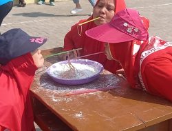 Serunya Berbagai Lomba di RW VII Desa Pangkah , Dari Lomba Estafet Sarung Hingga Mengupas Biji Jagung