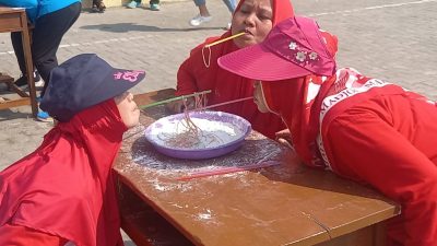 Serunya Berbagai Lomba di RW VII Desa Pangkah , Dari Lomba Estafet Sarung Hingga Mengupas Biji Jagung