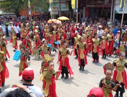 Karnaval HUT ke 80 RI di Bumiayu Brebes Meriah, Ribuan Warga Tumpah Ruah di Jalanan