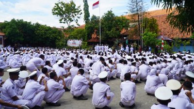 Siswa SMKN 3 Dapat Kejutan Ultah dari Wali Kota Tegal
