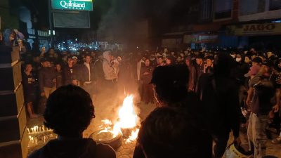 Aksi Seribu Lilin Bumiayu Brebes Memanas, Massa Bakar Ban di Depan Polsek