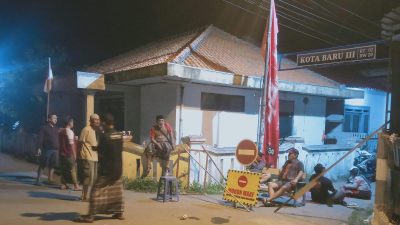 Resahkan Aksi Anarkis, Warga Berjaga di Setiap Gang