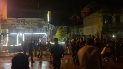 Aksi Solidaritas untuk Driver Ojol di Bumiayu Brebes Berakhir Ricuh, Massa Lempari Mapolsek dan Jebol Pagar