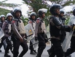 Polisi dan TNI Mulai Berjaga-jaga di Mapolres Tegal dan Komplek Pemkab Tegal