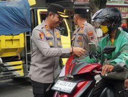 Gencarkan Semangat Nasionalisme, Polres Tegal Bagi 100 Bendera Merah Putih