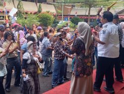 Meriahkan HUT ke-80 RI, Puluhan ASN Setda Kabupaten Tegal Adu Tampil Menyanyi Tembang Era 80-an