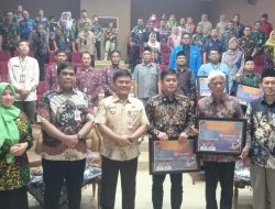 Rata-rata Lama Sekolah di Kabupaten Tegal 7,36 Tahun, Bupati Ischak Launching Beasiswa Satu Desa Satu Sarjana