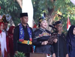 Kenakan Pakaian Adat Kalimantan, Bupati Brebes Pimpin Upacara HUT RI