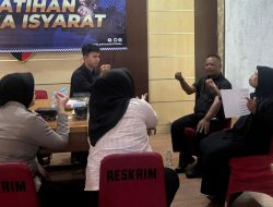 Wujudkan Layanan Tanpa Batas, Personel Polres Tegal Dilatih Bahasa Isyarat