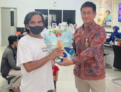 BRI Brebes Peringati Harpelnas Lewat Bagi Bagi Bingkisan