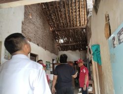 PMI Kabupaten Tegal Salurkan Bantuan untuk Warga Terdampak Atap Rumah Ambruk